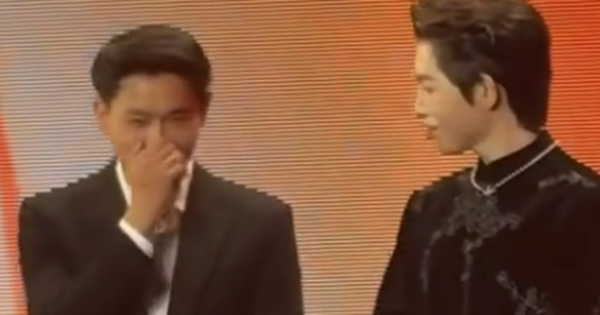 Tóm Đức Phúc - Đình Bắc trò chuyện rôm rả ở WeChoice Awards, 1 chi tiết lạ được netizen bàn tán không ngớt screenshot7 1770624623726633441780 29 66 253 494 crop 1770624699426973988234png