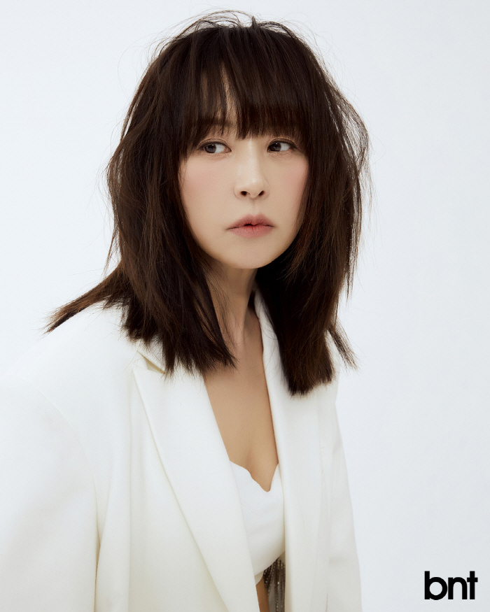 Nhan sắc gây sốc của nữ thần quốc dân phải giải nghệ để cưới kẻ xâm hại mình- Ảnh 1. Nhan sắc gây sốc của nữ thần quốc dân phải giải nghệ để cưới kẻ xâm hại mình- Ảnh 1.