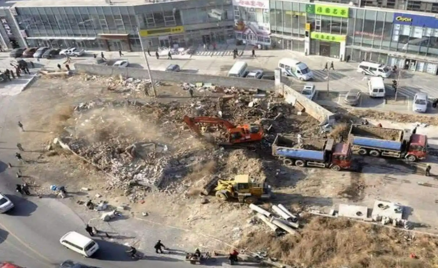 Chủ căn nhà 153m² từ chối hơn 3,1 tỷ đồng tiền đền bù, kiên quyết không di dời còn tuyên bố: “Phải trả 9,3 tỷ cùng 1 căn 3 phòng ngủ mới xứng đáng”- Ảnh 4.