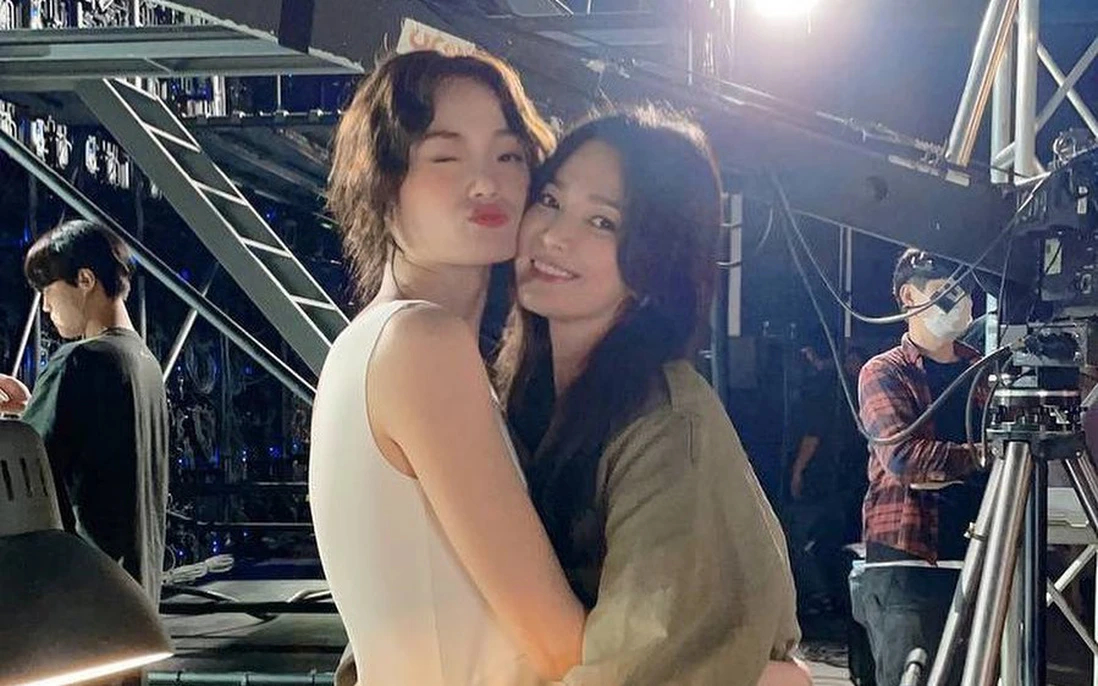 Nổ tung MXH: Song Hye Kyo trượt tay đăng ảnh má kề má với 1 người hậu ly hôn Song Joong Ki- Ảnh 5.