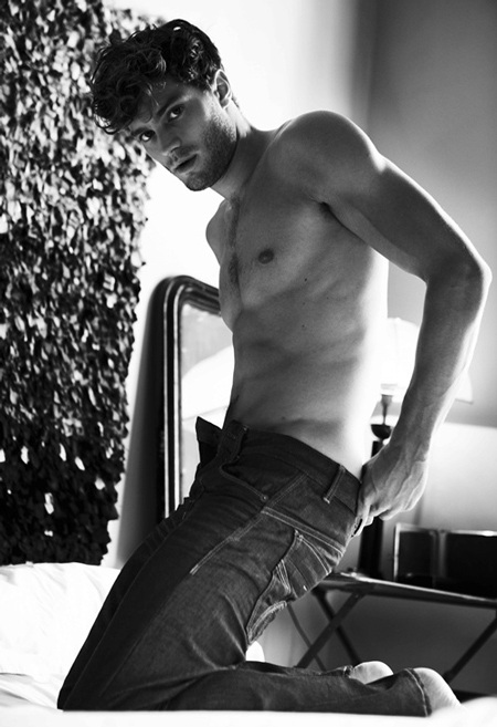 shin18085-1772371831522-17723718322721608131700 "Bỏng mắt" ngắm ảnh của Shin Min Ah và tài tử 50 Sắc Thái shin18085 1772371831522 17723718322721608131700