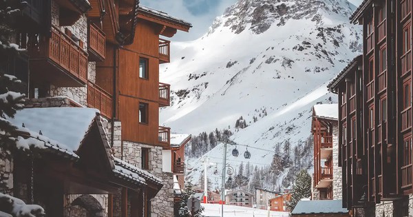 Lở tuyết kinh hoàng tại Alps (Pháp), 3 người bị cuốn trôi tử vong trong vòng 20 giây ski resort village of val disere 021326 fbeceb86e0d84fbbbb81d56d545c0ddb 1 1771648125504 177164813425999993766 83 0 1333 2000 crop 17716481443101846612110jpg