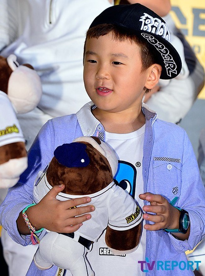 Sao nhí hot nhất Bố Ơi Mình Đi Đâu Thế nay lột xác như VĐV thể hình, thả thính chấn động trên sóng truyền hình- Ảnh 5.