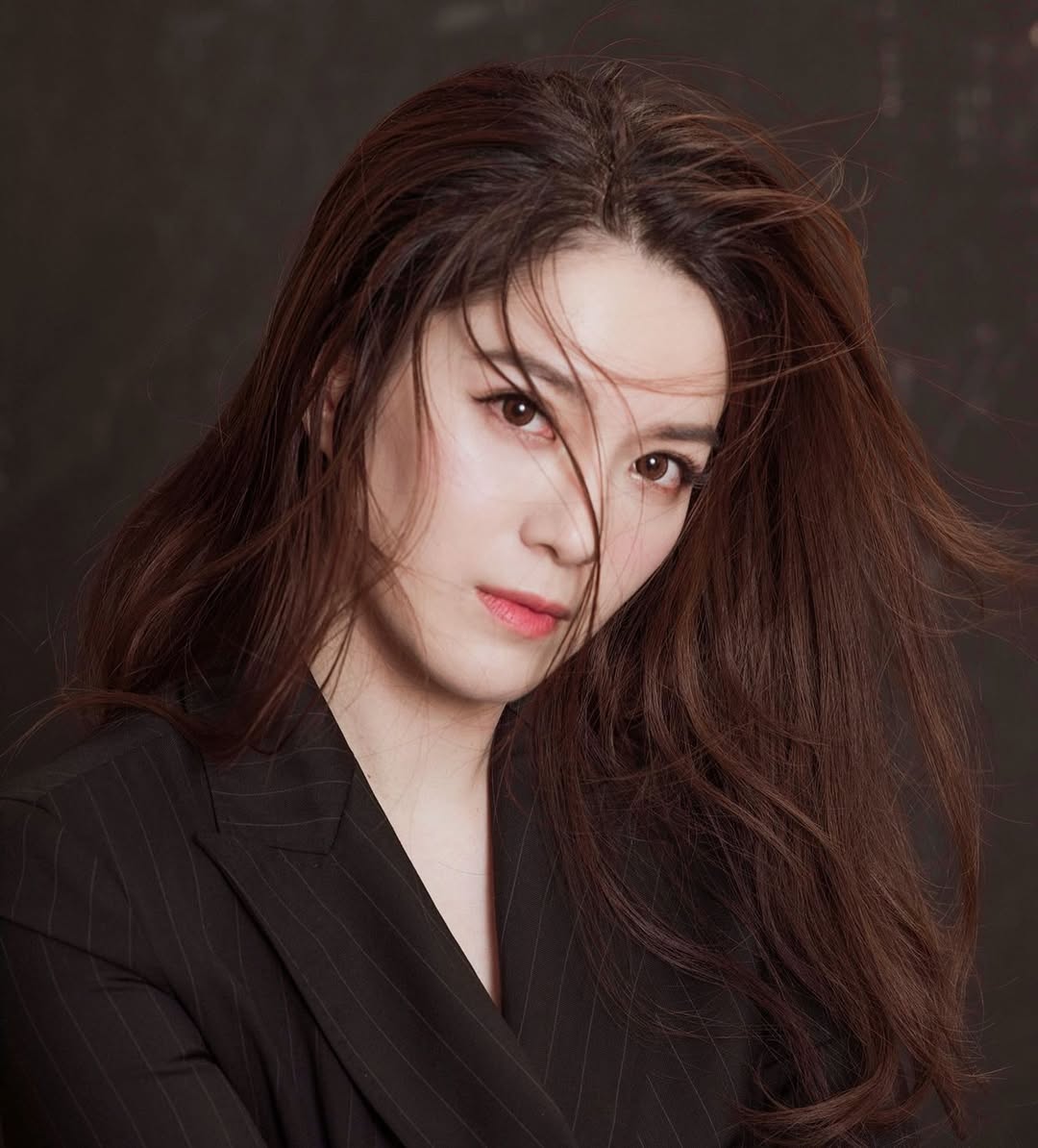 Cuối năm còn toang: 1 Hoa hậu hàng đầu chính thức ly hôn chồng đại gia hơn 10 tuổi vì bị