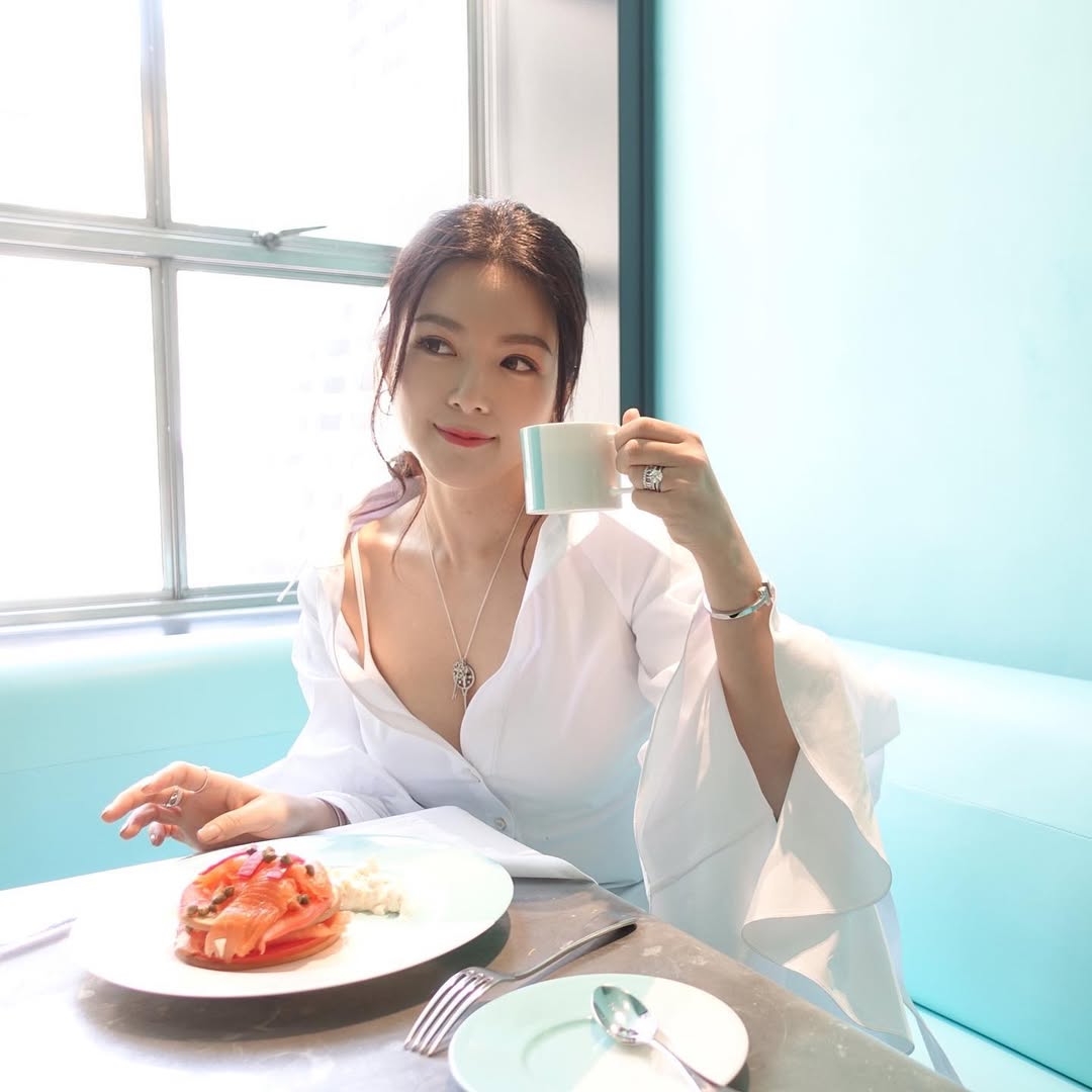 Cuối năm còn toang: 1 Hoa hậu hàng đầu chính thức ly hôn chồng đại gia hơn 10 tuổi vì bị