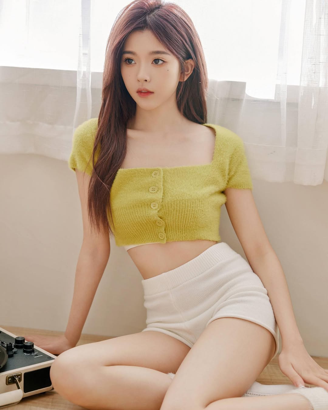 Hot girl, diễn viên T.L bị cắt sóng, gỡ phim và xóa bỏ mọi thông tin trên Internet- Ảnh 1.