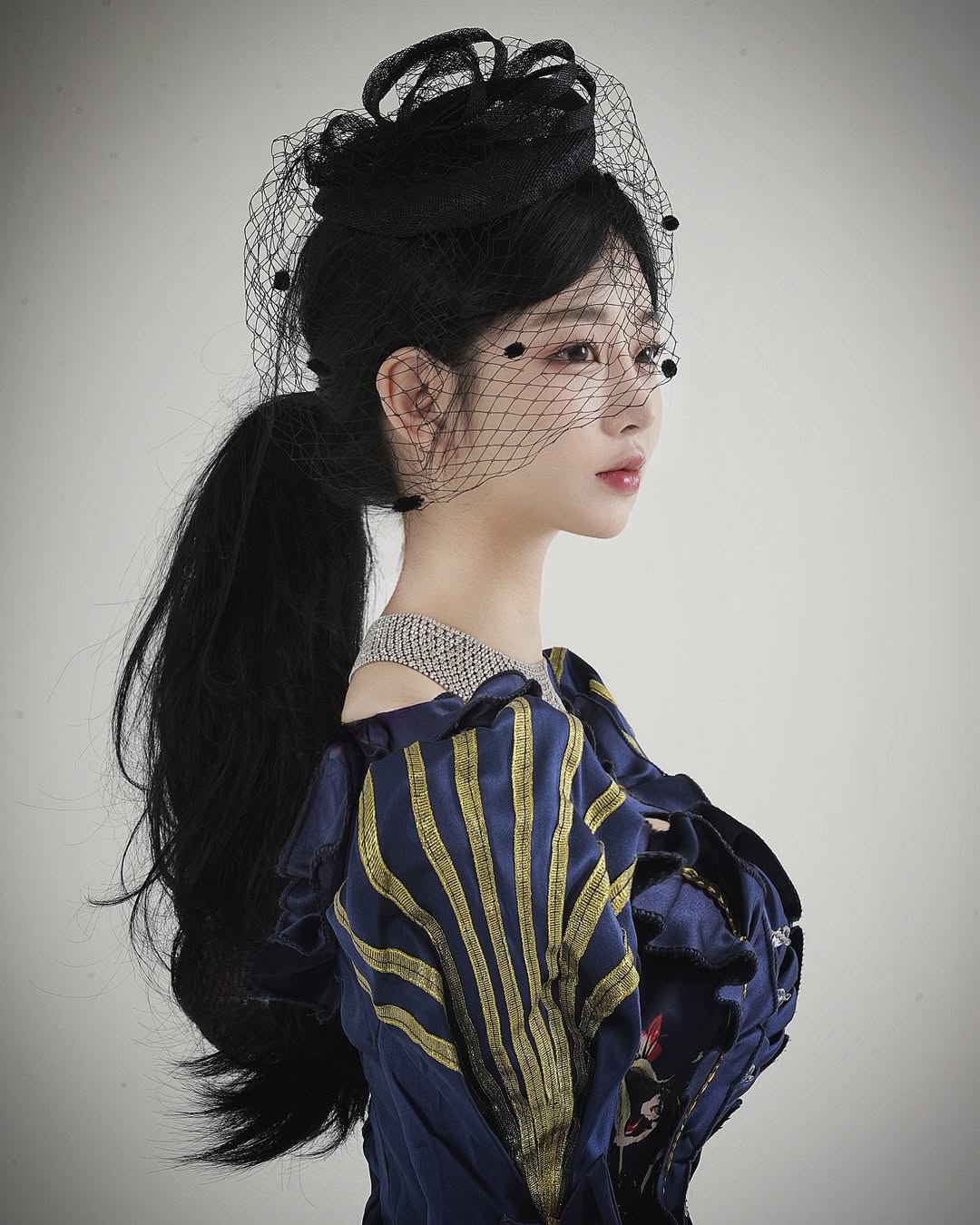 Sốc: Bản tin thời sự công bố clip nữ diễn viên 9X lái ô tô lao lên vỉa hè tông trúng loạt xe đạp và cột điện- Ảnh 5. Sốc: Bản tin thời sự công bố clip nữ diễn viên 9X lái ô tô lao lên vỉa hè tông trúng loạt xe đạp và cột điện- Ảnh 5.