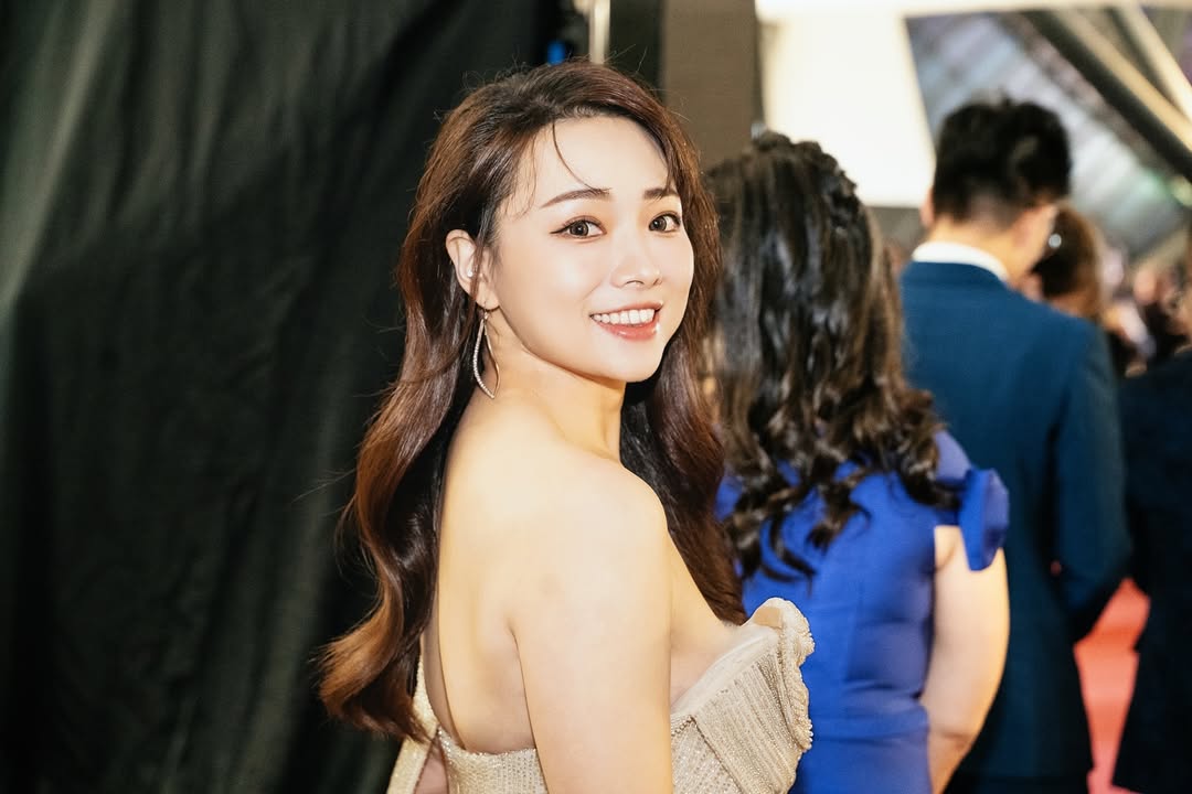 Sao nữ chiếm sóng giờ vàng bị chồng kỹ sư công nghệ đâm đơn ly dị ngay ngày 23 Tết- Ảnh 2.