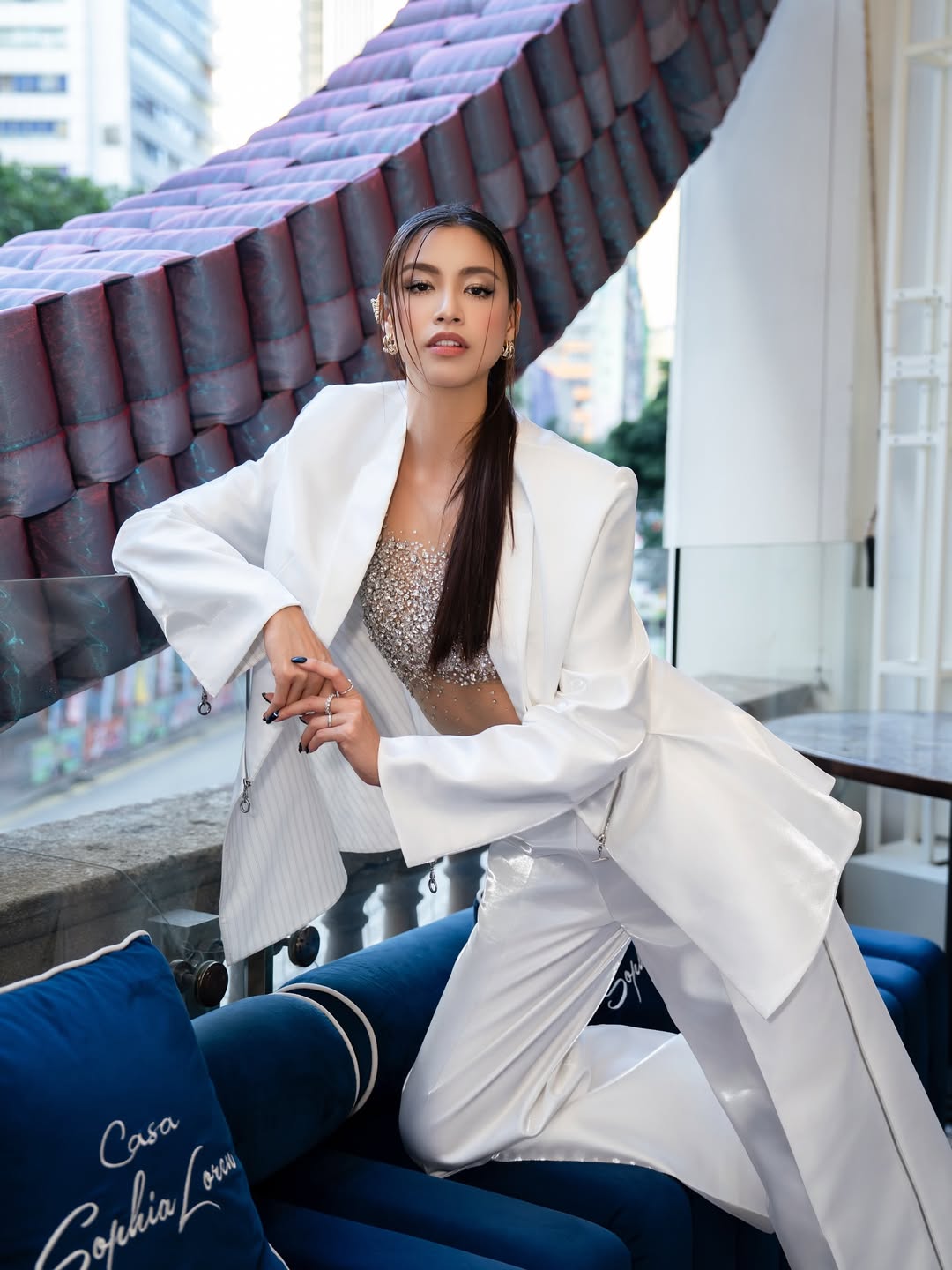 Hoa hậu xấu nhất lịch sử showbiz lột xác gây choáng: Body “bỏng mắt” đến từng centimet ở tuổi 31, tiền tiêu không phải nghĩ- Ảnh 10.