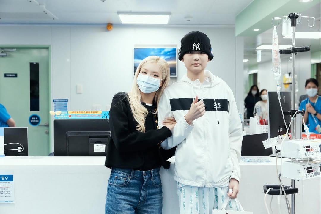 Vừa được phong là mỹ nhân đẹp nhất thế giới, nữ idol bị tố làm màu, diễn sâu ở hoạt động từ thiện- Ảnh 5.