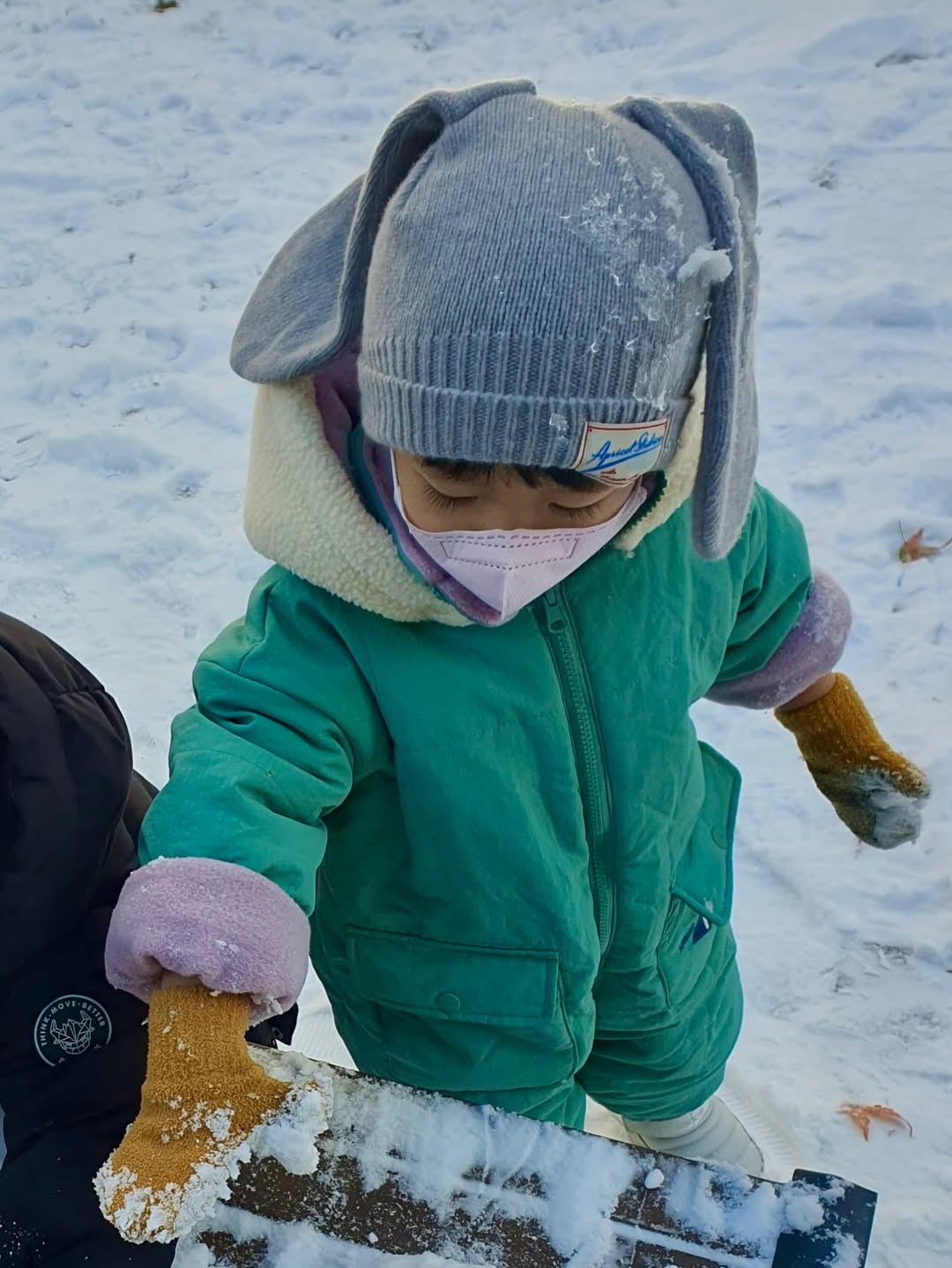 Cặp kiều nữ - chủ tịch chênh nhau 12 tuổi đẹp nhất showbiz khoe visual 2 quý tử: 2 nam thần tương lai là đây!- Ảnh 1.