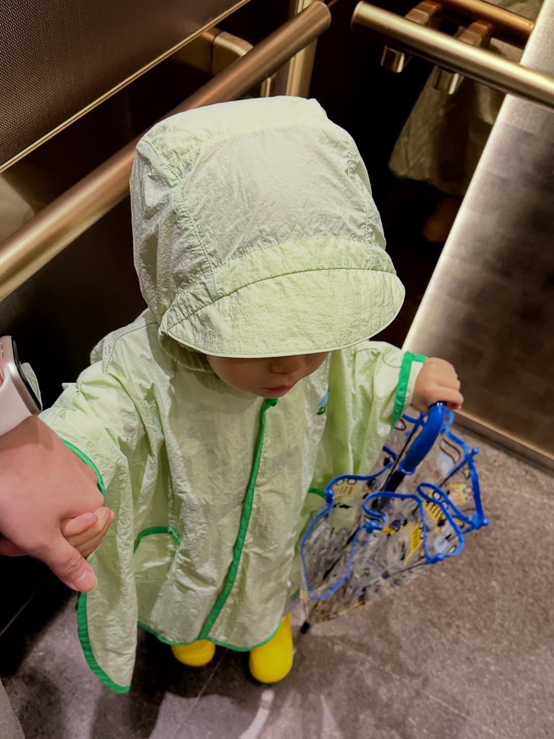 Cặp kiều nữ - chủ tịch chênh nhau 12 tuổi đẹp nhất showbiz khoe visual 2 quý tử: 2 nam thần tương lai là đây!- Ảnh 2.