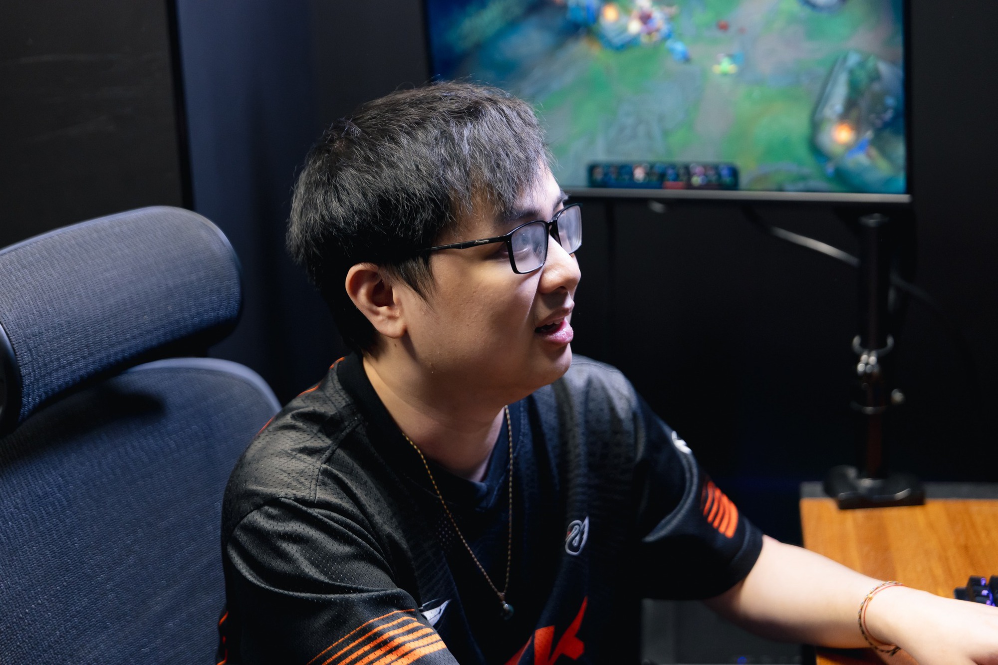 MVK lập cột mốc