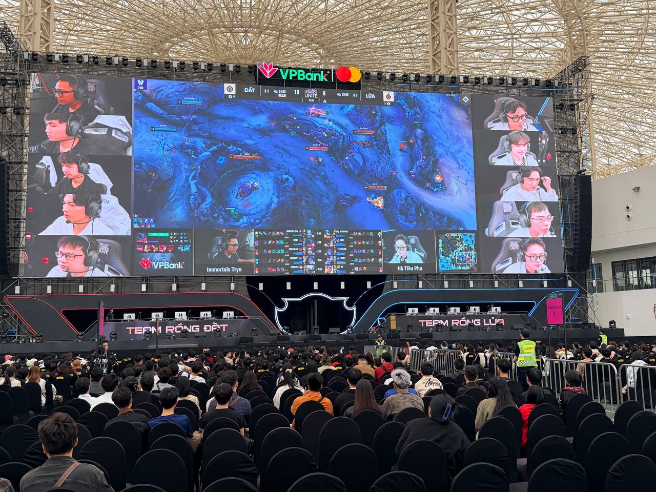 SofM và các đồng đội vô địch giải showmatch Tứ Hùng, Thầy Giáo Ba có meme mới- Ảnh 5. SofM và các đồng đội vô địch giải showmatch Tứ Hùng, Thầy Giáo Ba có meme mới- Ảnh 5.