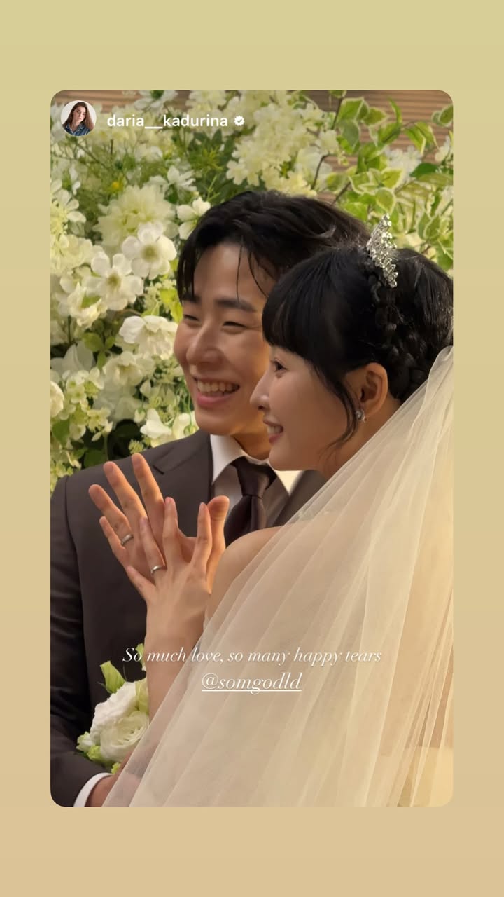 Đám cưới náo loạn đầu năm của diễn viên - ca sĩ 9X: Nụ hôn ngôn tình không hot bằng thái độ của cô dâu- Ảnh 6. Đám cưới náo loạn đầu năm của diễn viên - ca sĩ 9X: Nụ hôn ngôn tình không hot bằng thái độ của cô dâu- Ảnh 6.