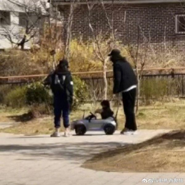 Sao con trai Son Ye Jin - Hyun Bin lại làm hành động này?- Ảnh 3.