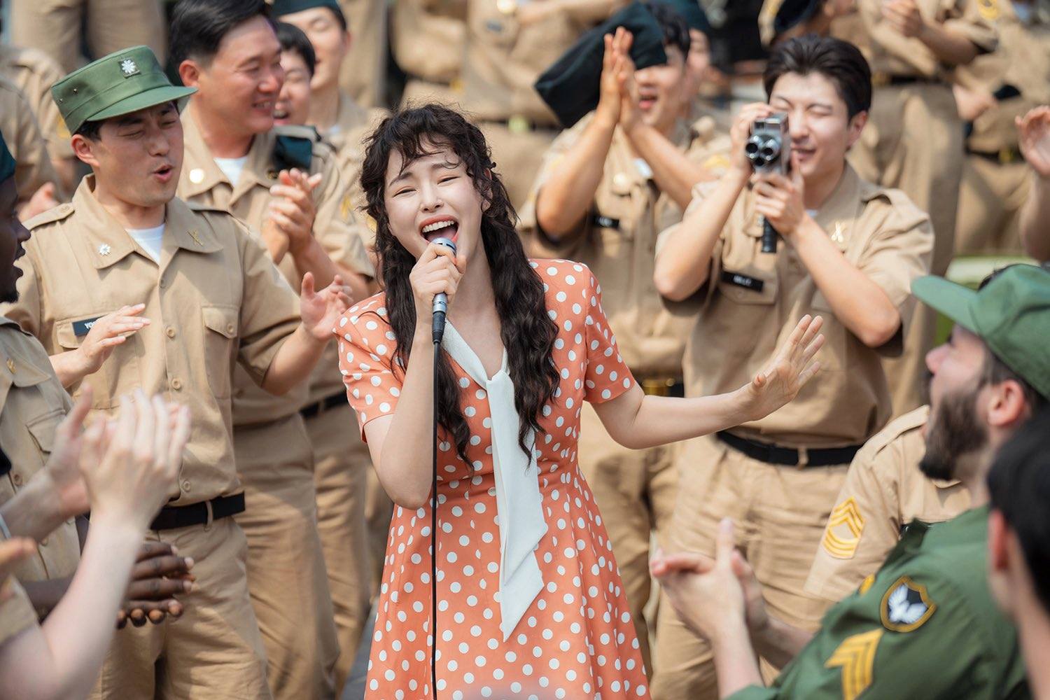 Mọi thứ như hoá điên khi Song Hye Kyo xuất hiện cạnh mỹ nam độc thân đắt giá nhất, cả MXH đẩy thuyền mệt nghỉ- Ảnh 4.