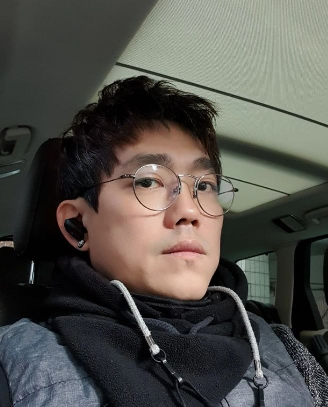 "Gà cưng" YG bất ngờ bóc phốt Yang Hyun Suk, kéo cả Park Bom vào cuộc? song1 1765418491627 176541849201 220059 1765552434416 17655524396762077356407