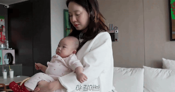 “Song Ji Hyo kiệt sức khi nuôi con” 27 “Song Ji Hyo kiệt sức khi nuôi con” songefjj 1771128583466 17711285841062113448201 1771138858169 1771138858441653245964 0 0 419 800 crop 1771138934586206027721gifpng