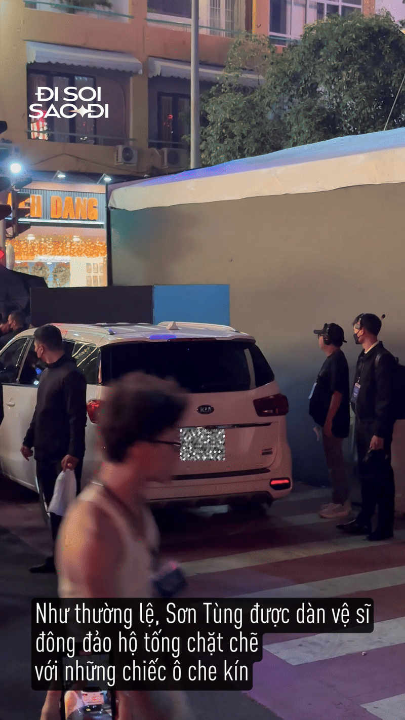 Vệ sĩ căng dù che kín không để lộ Sơn Tùng dù 1 giây, đại gia showbiz nhưng vẫn chung thuỷ với một thứ- Ảnh 6.