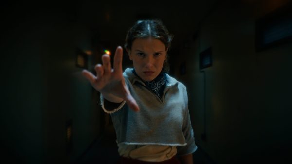 El Chết Hay Chưa? Stranger Things Kết Thúc Mập Mờ Và Duffer Brothers Nói: “Tin Gì Là Quyền Của Bạn” strangerthings s5 0112 r jpg 6955eb1ae880d gihxjpg