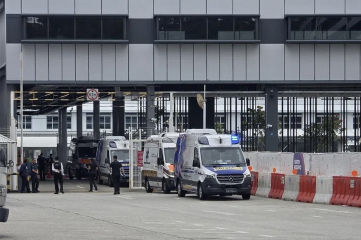 Cháy tàu du lịch ngoài khơi Singapore, hàng trăm hành khách sơ tán khẩn cấp- Ảnh 3.