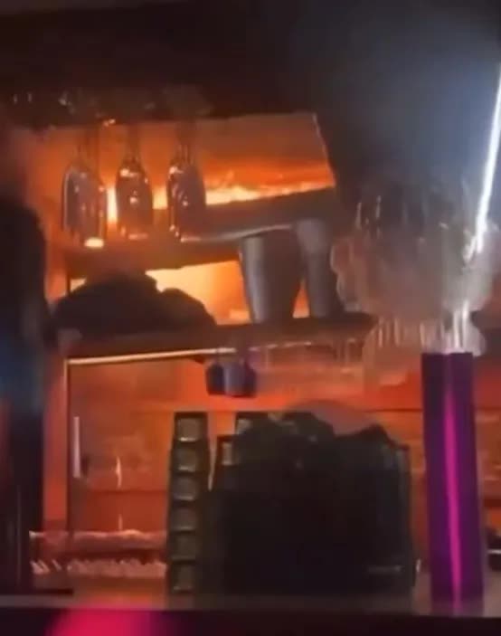 "Tôi đã thấy nhiều người bị cháy": Nhân chứng kể lại khoảnh khắc kinh hoàng trong vụ cháy quán bar Thụy Sĩ swiss ski fire 1048906195 1767421332938 17674213337191291598277