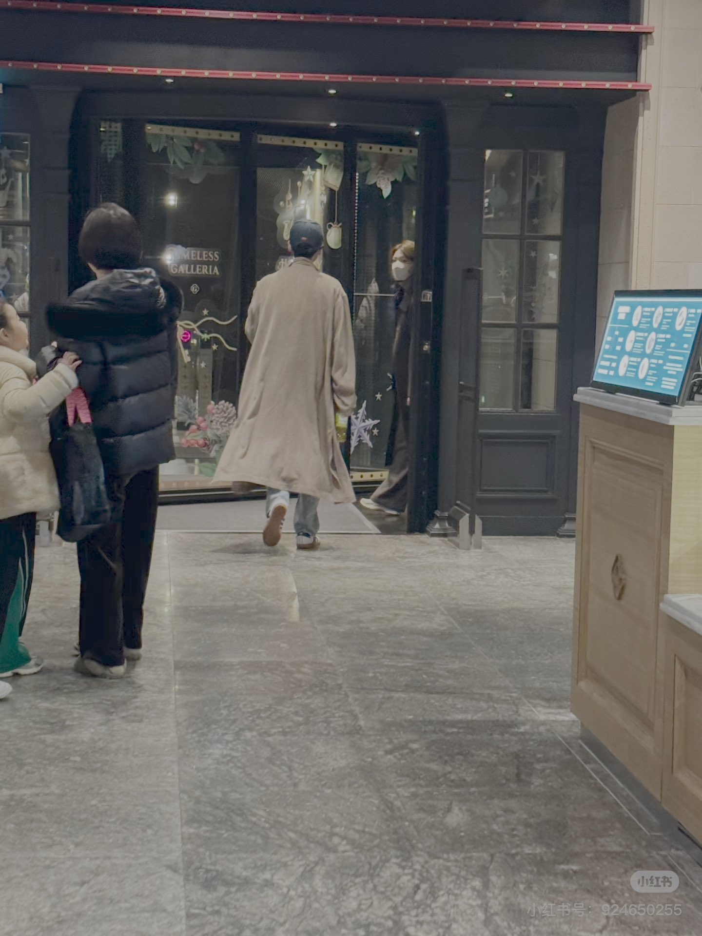 Clip: Mỹ nhân SNSD hẹn hò tài tử Jung Kyung Ho ngày cuối năm, 1 hành động của đàng gái khiến MXH nổ tung- Ảnh 2.