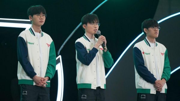 Giây phút bùng nổ khi Faker chào fan bằng tiếng Việt tại sự kiện T1 in Vietnam t1 2112 2jpg