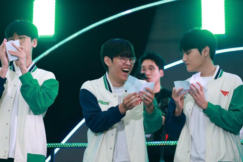 Giây phút bùng nổ khi Faker chào fan bằng tiếng Việt tại sự kiện T1 in Vietnam t1 2112 3