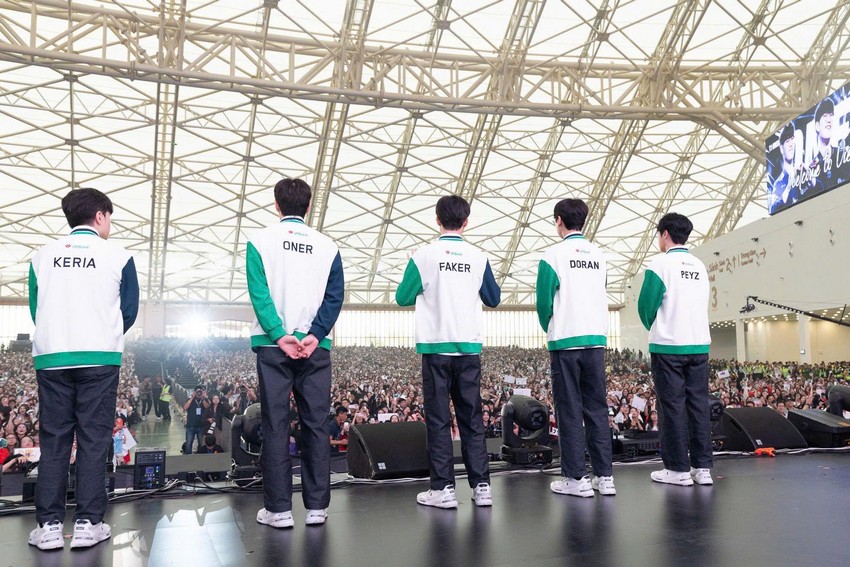 Nhìn lại sự kiện T1 tại Việt Nam: Cơn sốt eSports và những ‘lùm xùm‘ không đáng có t1 2112 5