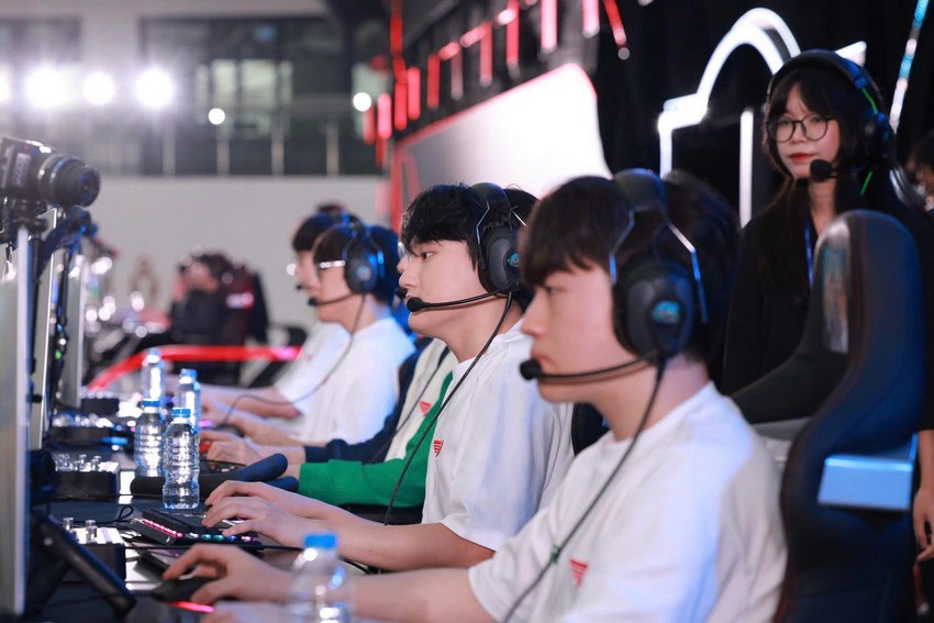 Giây phút bùng nổ khi Faker chào fan bằng tiếng Việt tại sự kiện T1 in Vietnam t1 2112 9