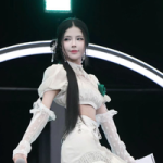 Mai Dora khoe vóc dáng quyến rũ tại sự kiện của T1, fan gọi tên Văn Tùng t1 maidora vantung 6 17662922798072146069628 0 0 562 900 crop 17662922851391307173446png