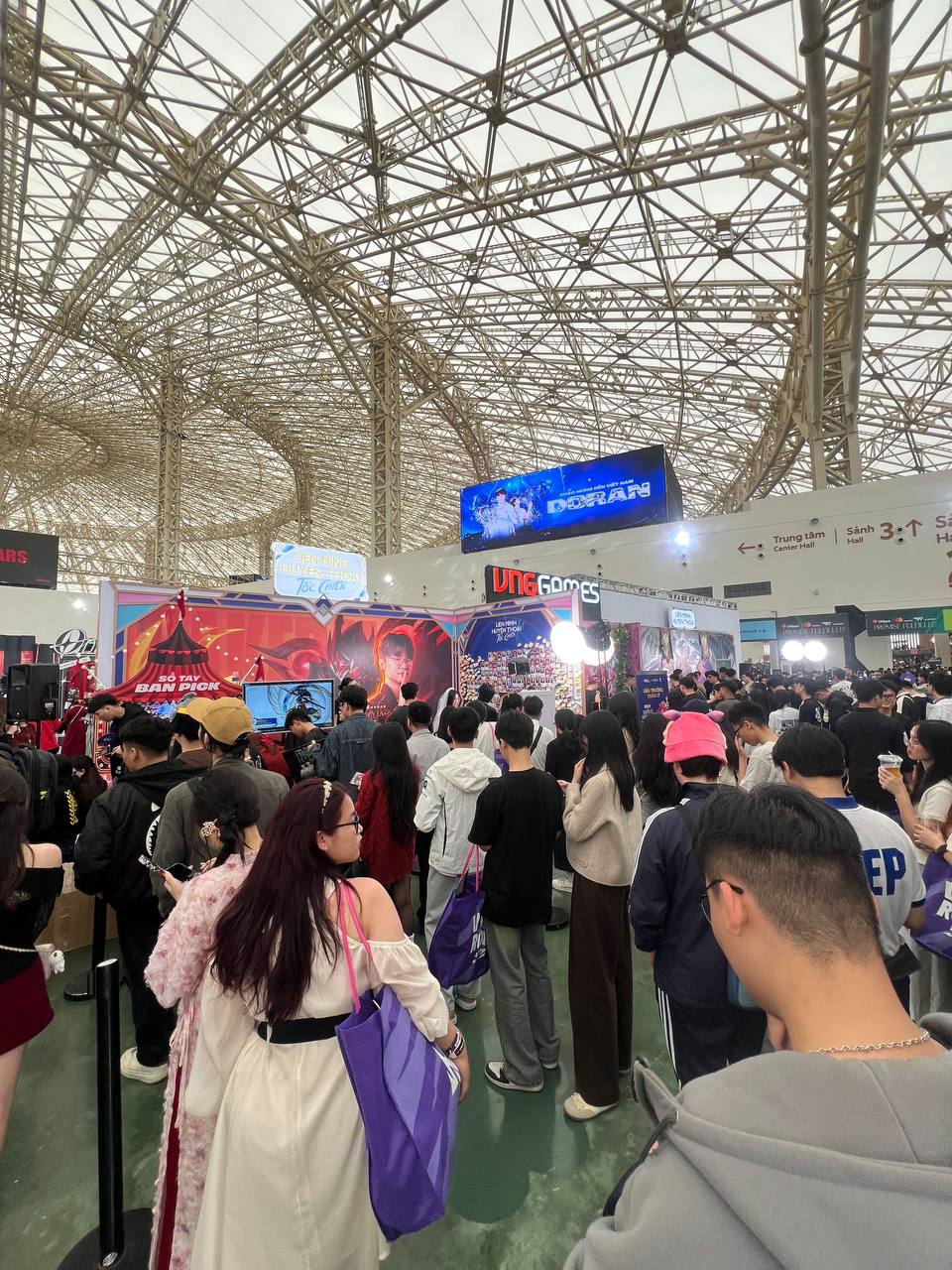 Loạt ảnh tại Main Event sự kiện fanmeeting T1- Ảnh 5.