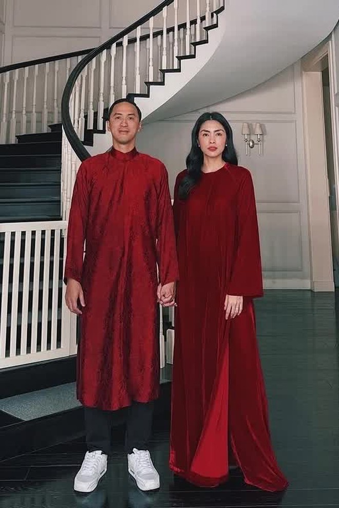 Đến hẹn lại lên: Tăng Thanh Hà và chồng doanh nhân diện áo dài, nắm chặt tay ngày mùng 1 Tết!- Ảnh 5. Đến hẹn lại lên: Tăng Thanh Hà và chồng doanh nhân diện áo dài, nắm chặt tay ngày mùng 1 Tết!- Ảnh 5.