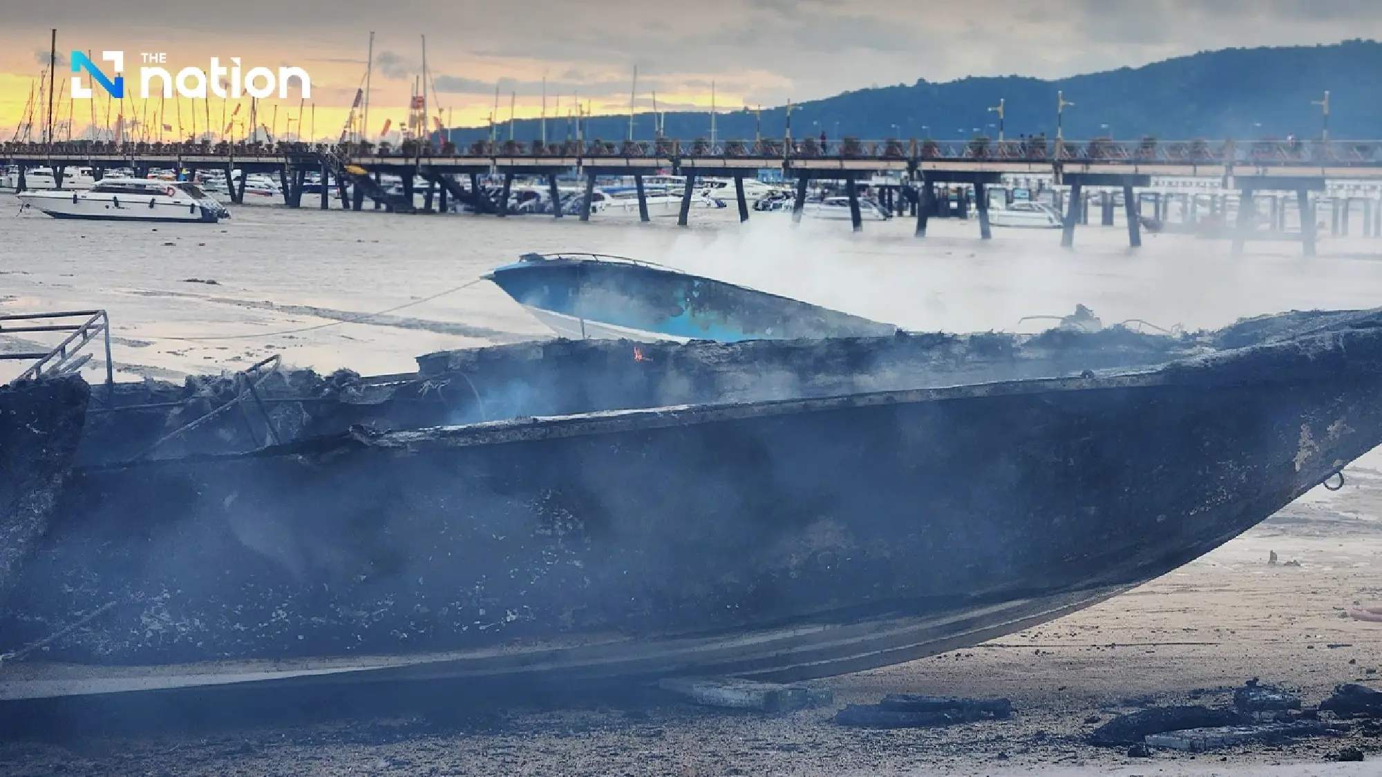 Hơn 20 tàu cao tốc bị thiêu rụi trong vụ hỏa hoạn tại Thái Lan- Ảnh 2.