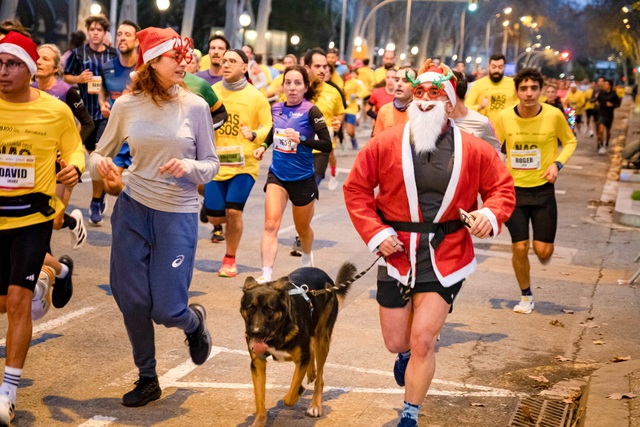 Châu Âu rực rỡ sắc màu, chào đón năm mới 2026 đầy hy vọng- Ảnh 6.