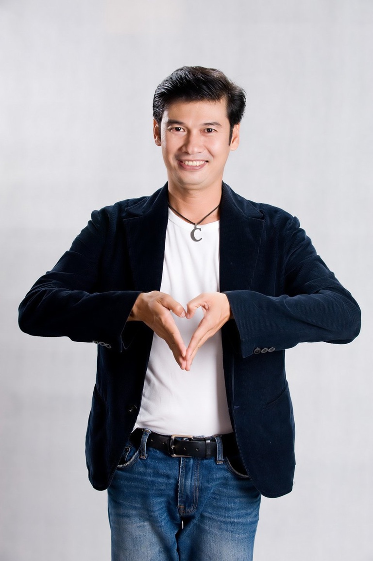 Nam diễn viên yêu thầm Việt Hương, cưới vợ kém 26 tuổi, 52 tuổi có con: Bỏ phố về quê, làm 1 nghề mưu sinh- Ảnh 1. Nam diễn viên yêu thầm Việt Hương, cưới vợ kém 26 tuổi, 52 tuổi có con: Bỏ phố về quê, làm 1 nghề mưu sinh- Ảnh 1.