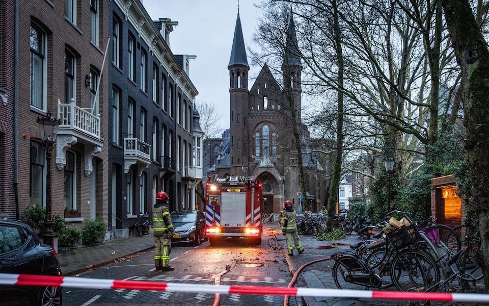 Bàng hoàng cảnh lửa nuốt trọn nhà thờ cổ 153 năm tuổi tại Amsterdam đêm Giao thừa, tháp cao 50m đổ sập- Ảnh 3.