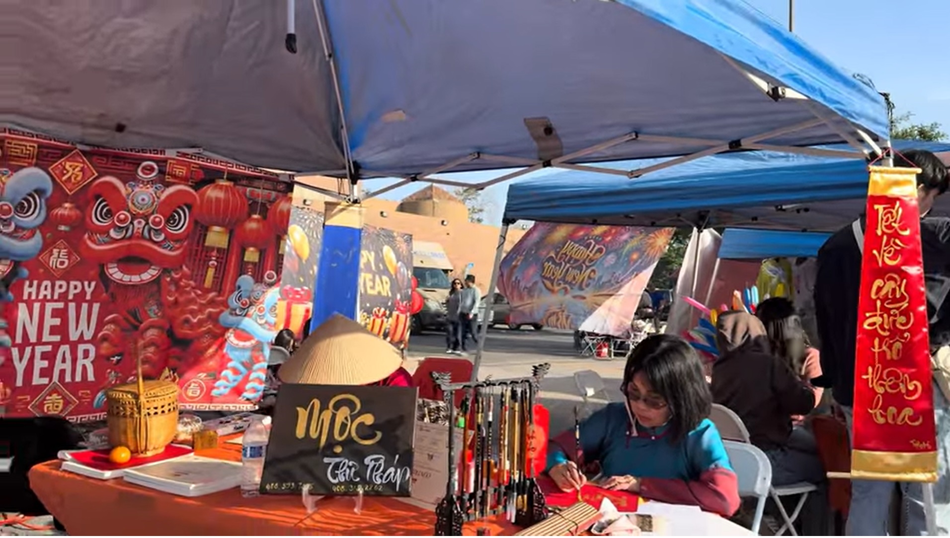 Sắc xuân rạng rỡ trong những hội chợ Tết Việt nơi xứ người- Ảnh 7.