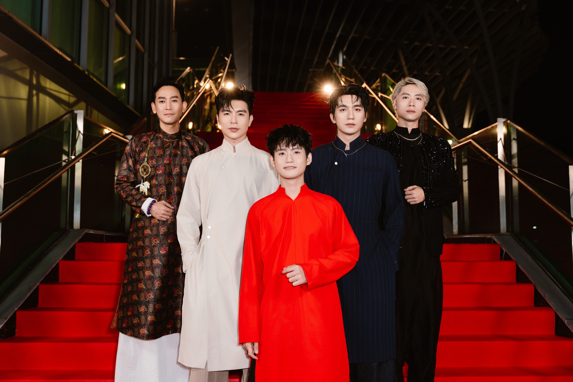 "Vũ trụ" nam thần tại WeChoice 2025: Khung hình dàn Tân binh gây sốt, người được đề cử đẹp nhất thế giới đỉnh cỡ nào? th03005 1770475074190823507440 1770477056648 17704770568891796603672