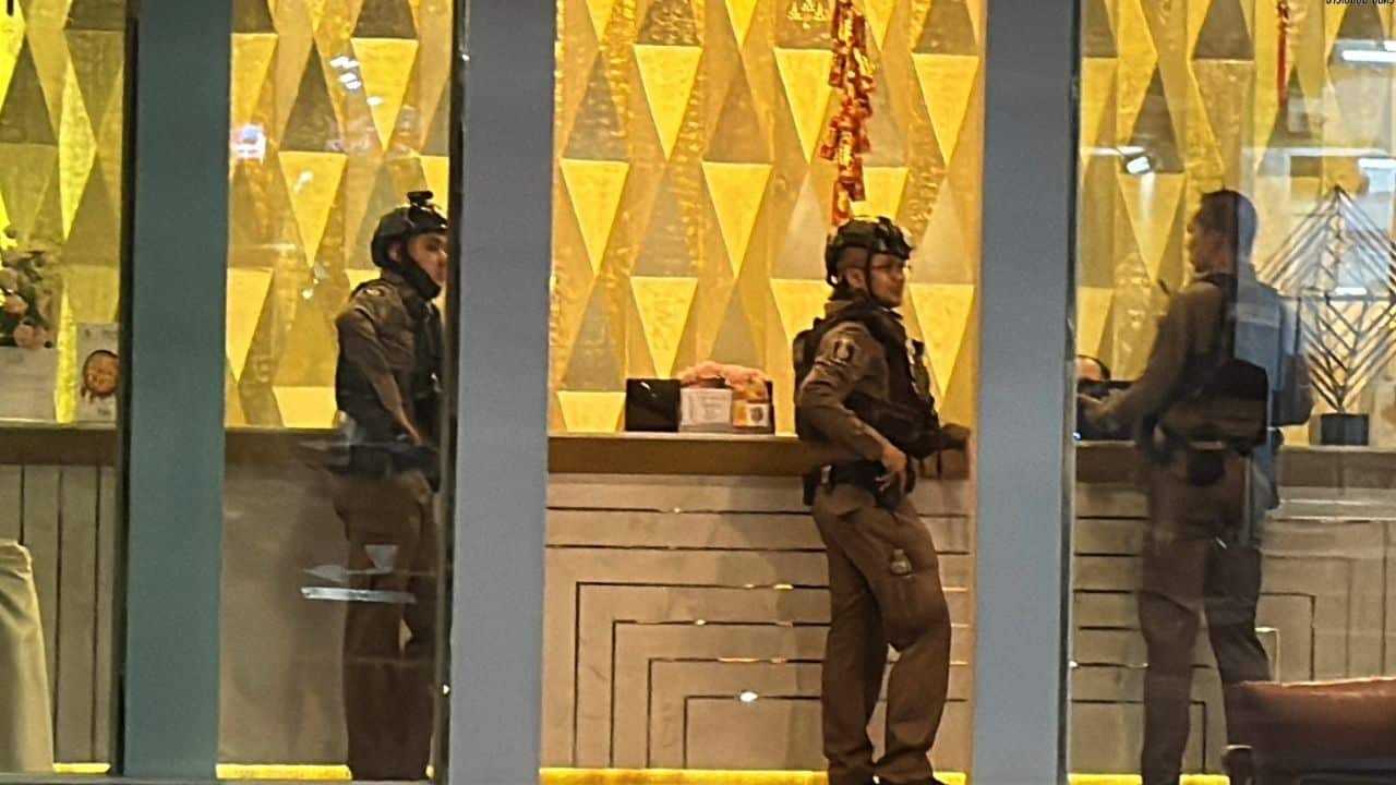 Người đàn ông đột nhiên rơi xuống từ tầng 4 khách sạn lúc 3 giờ sáng, hiện trường nhiều bí ẩn- Ảnh 2.