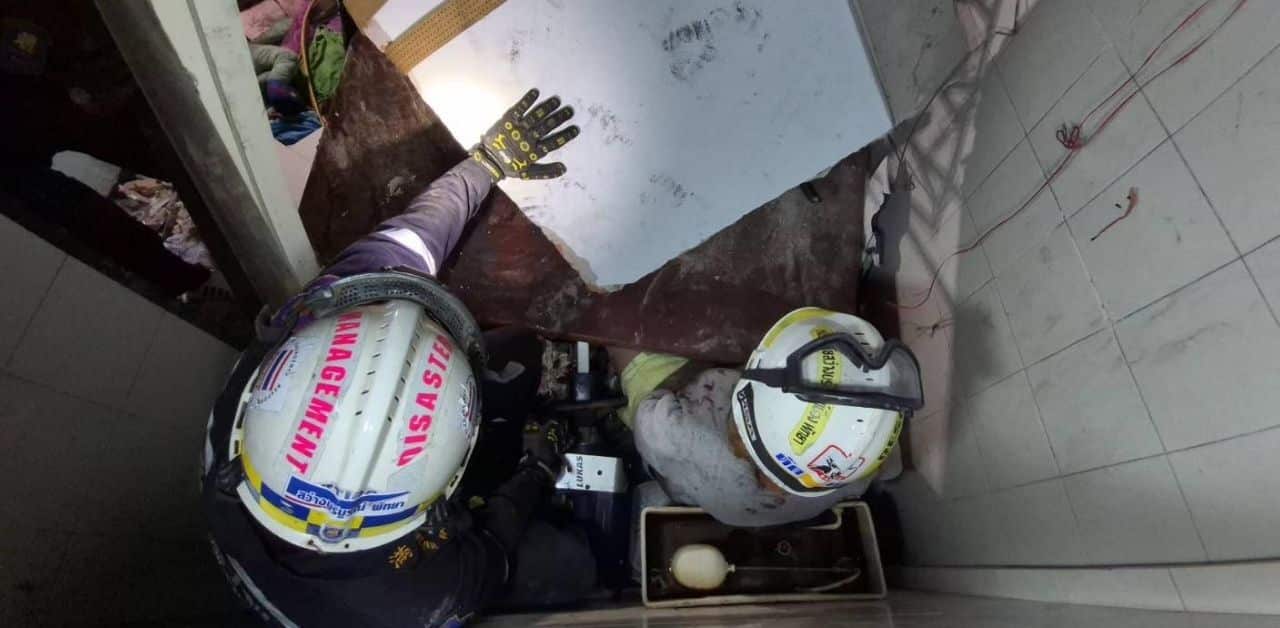 Vợ gặp tai nạn hi hữu khi đang ngồi trong nhà vệ sinh, chồng chạy ra hãi hùng với cảnh tượng trước mắt- Ảnh 2.