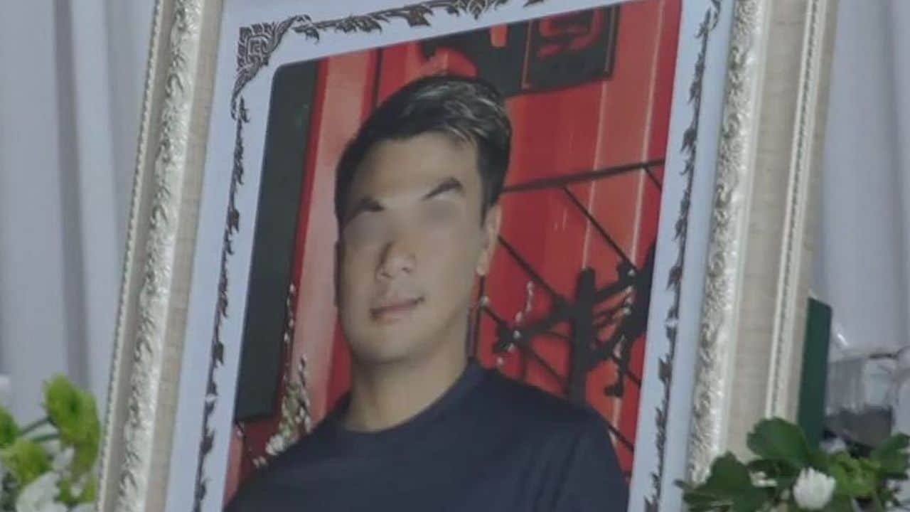 Người đàn ông đang đi thì bị xe bán tải tông tử vong, khoảnh khắc cuối đời của nạn nhân gây ám ảnh- Ảnh 3.