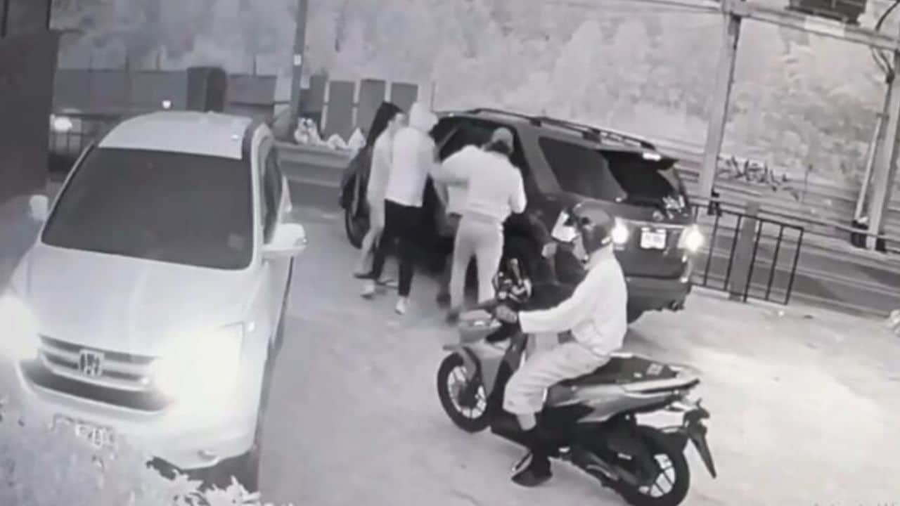 Người đàn ông bị bắt cóc rồi thiêu sống, cảnh sát tìm thấy các video nhạy cảm trong điện thoại nạn nhân- Ảnh 1.