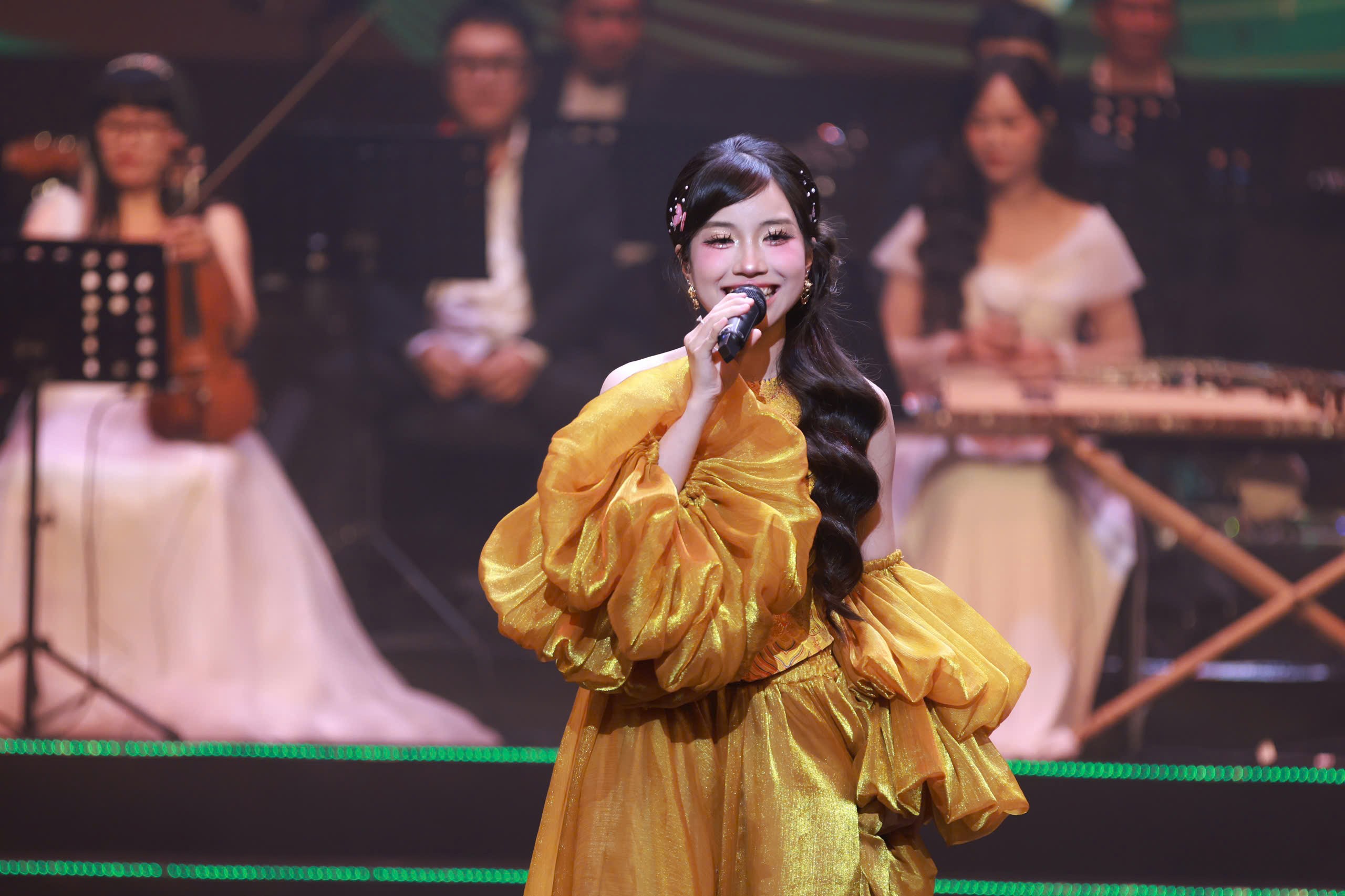 15 gương mặt trẻ tỏa sáng trong đêm chung kết Tiếng hát Hà Nội 2025 - 7