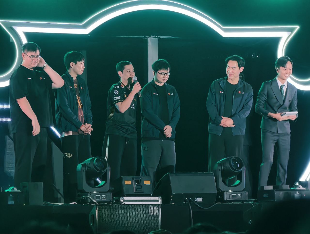 Thầy Giáo Ba chính thức lên tiếng về sự kiện fanmeeting T1- Ảnh 1. Thầy Giáo Ba chính thức lên tiếng về sự kiện fanmeeting T1- Ảnh 1.