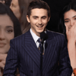 Timothée Chalamet nói với Kylie Jenner trước hàng triệu người: "Cảm ơn em từ tận đáy lòng, anh yêu em" thiet ke chua co ten 14 17675998732811640199619 0 0 335 640 crop 1767599934006240527033gifpng