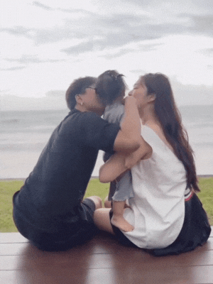 Showbiz Việt chưa ai giấu kỹ như đôi này: Đăng ký kết hôn, sinh con đầu lòng cả năm chẳng ai hay biết!- Ảnh 1.