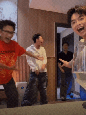 "Tóm dính" dàn GERDNANG: HIEUTHUHAI không hẹn hò mà tụ tập hội bạn, hoá ra "đêm kinh hoàng" của Vbiz xuất phát từ đây! thiet ke chua co ten 2 1766979169477 17669791705891034515917